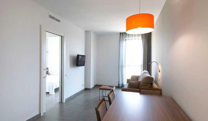 โอนา ลีฟวิง บาร์เซโลนา Aparthotel โอสปิตาเล็ต เดอ โยเบรกัต ภายนอก รูปภาพ