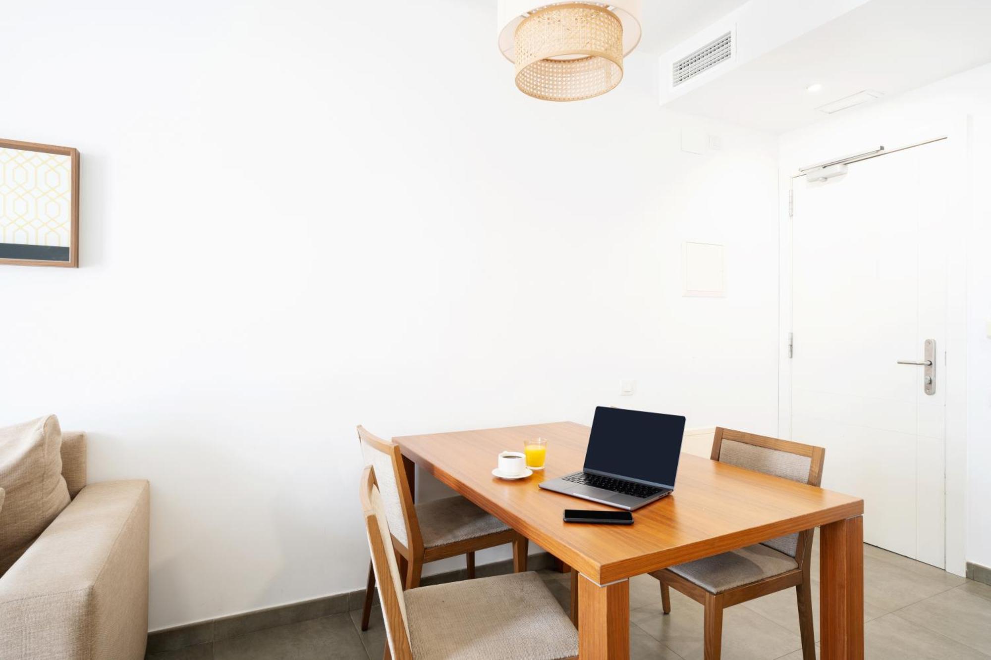 โอนา ลีฟวิง บาร์เซโลนา Aparthotel โอสปิตาเล็ต เดอ โยเบรกัต ภายนอก รูปภาพ